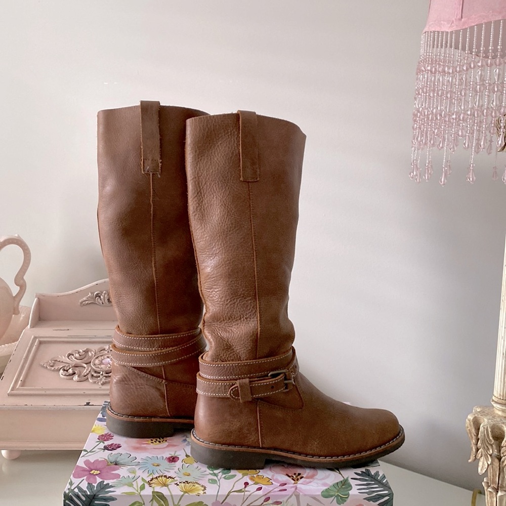 Genuine Roots Tribal Leather Boots in Size 9.  Worn once indoors.